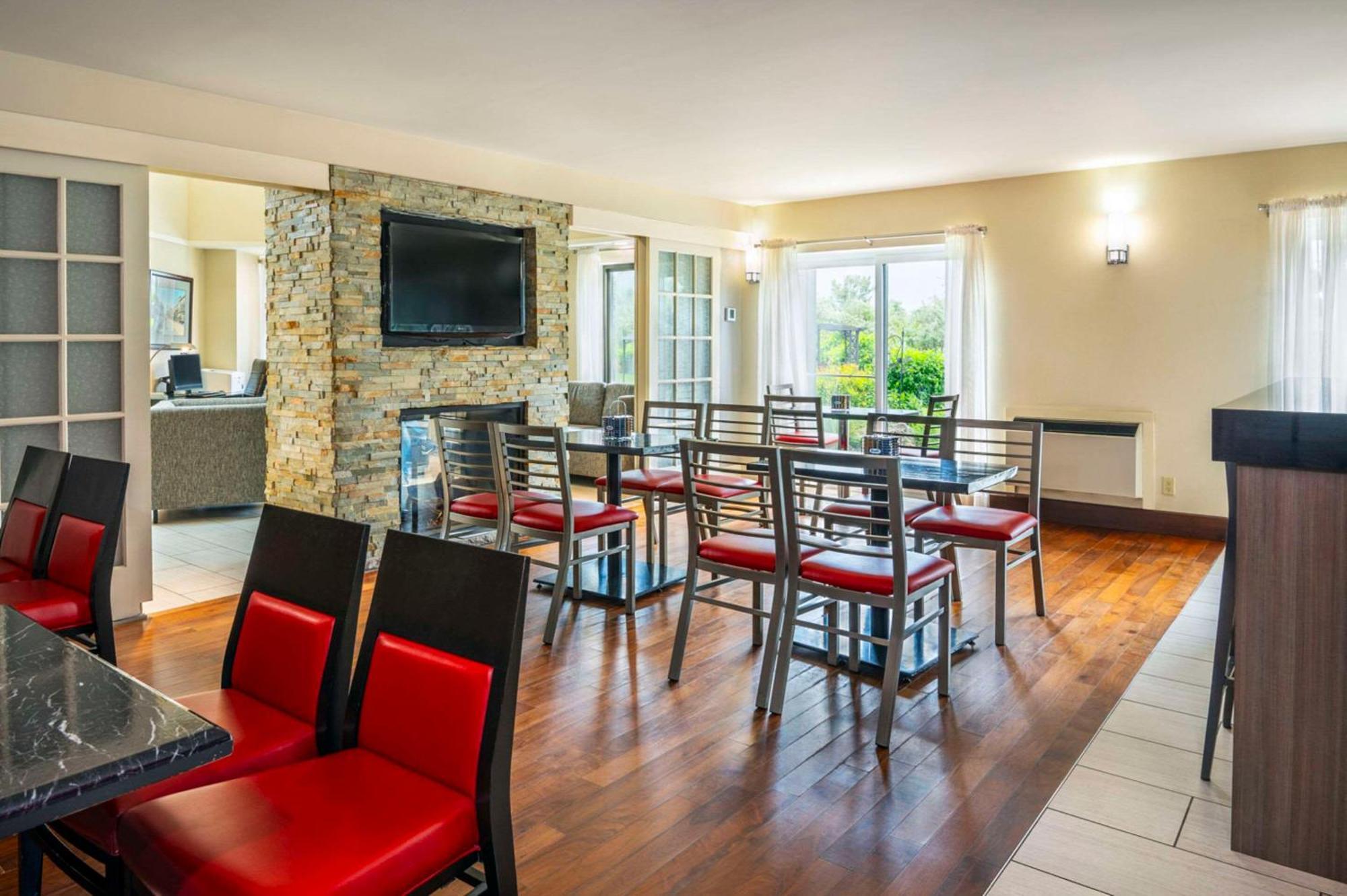 Comfort Inn Newmarket Buitenkant foto